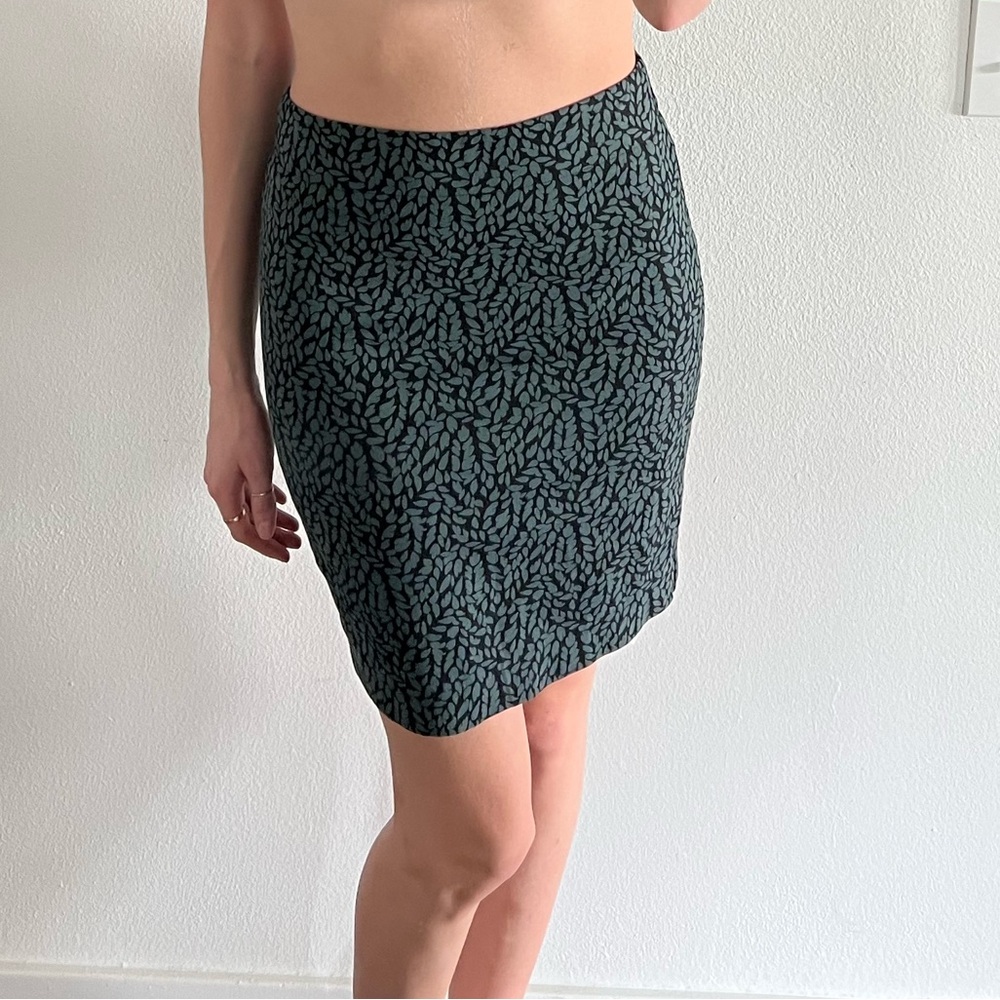 Ann Taylor Loft Petites green/black pencil skirt, leaf pattern, high-waisted
